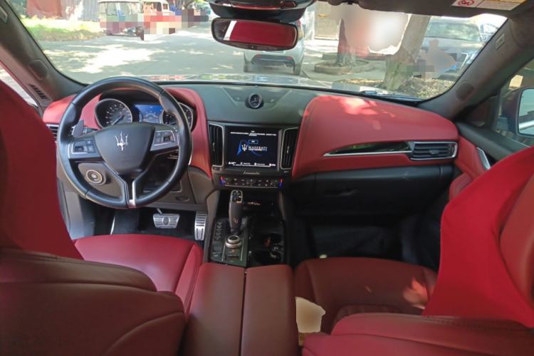Used Maserati Levante 2018 3.0T Sport Edition Center Console