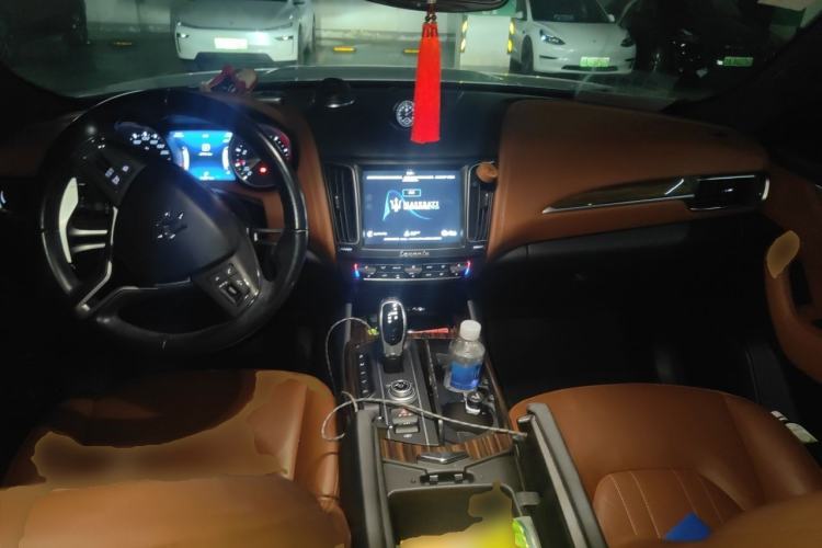 Used Maserati Levante 2018 3.0T Classic Edition Center Console