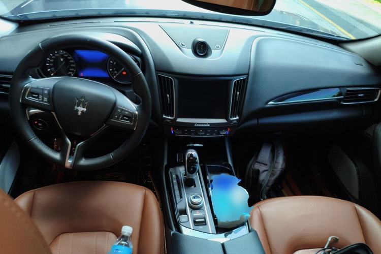 Used Maserati Levante 2018 3.0T Standard Edition Center Console