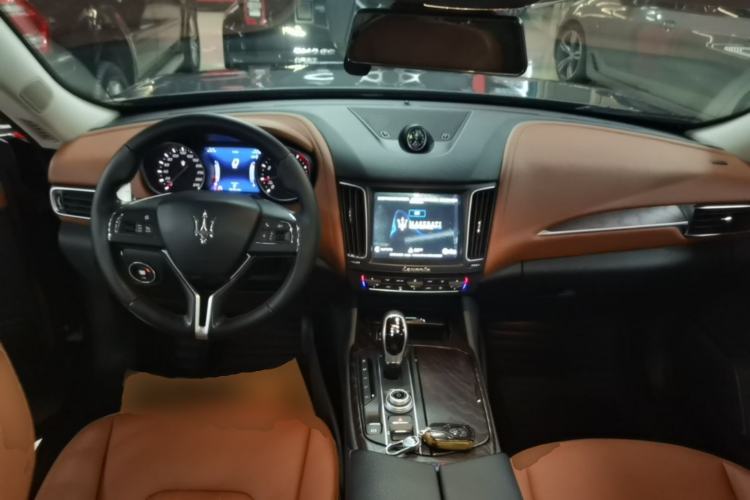 Used Maserati Levante 2018 3.0T Classic Edition Center Console