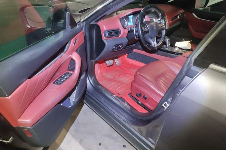 Used Maserati Levante 2018 3.0T Classic Edition Driver Seat