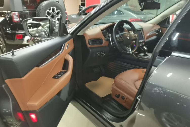 Used Maserati Levante 2018 3.0T Classic Edition Driver Seat