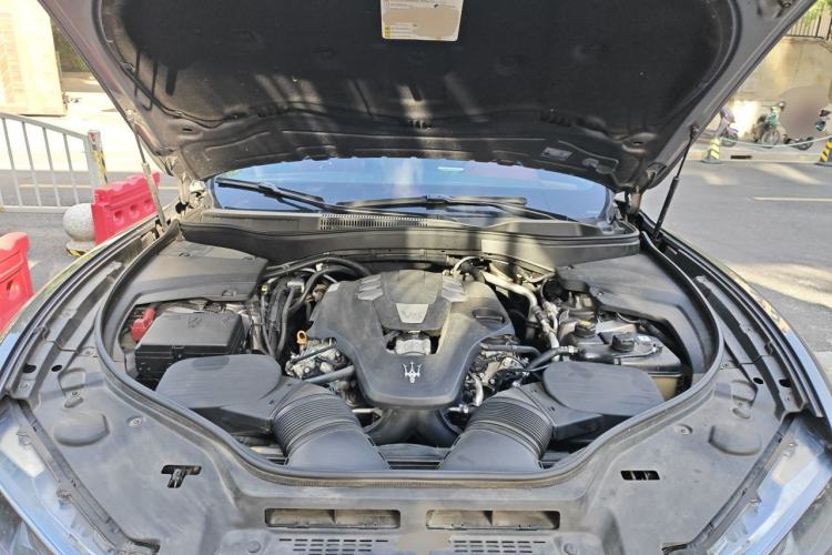 Used Maserati Levante 2018 3.0T Standard Edition Engine Bay