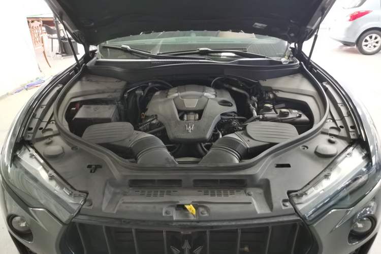 Used Maserati Levante 2018 3.0T Classic Edition Engine Bay