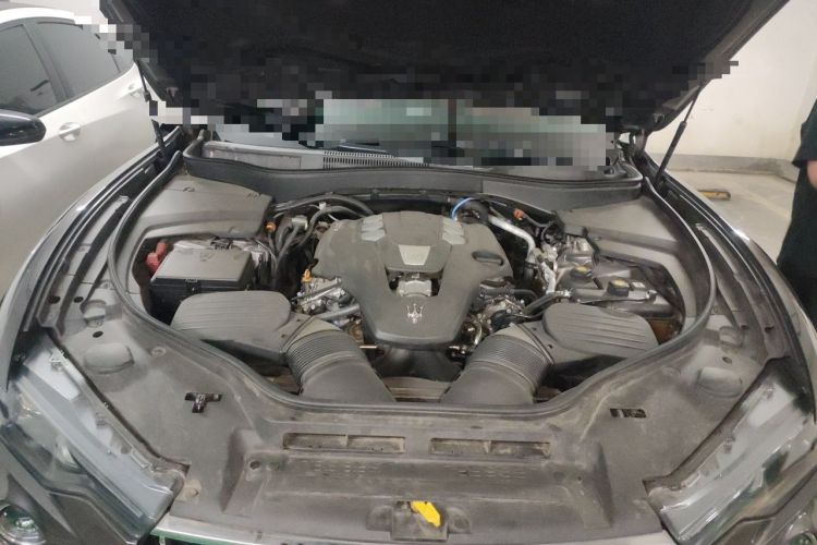 Used Maserati Levante 2018 3.0T Classic Edition Engine Bay
