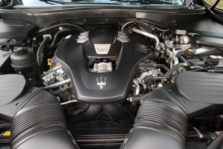 Used Maserati Levante 2018 3.0T Standard Edition Engine Bay