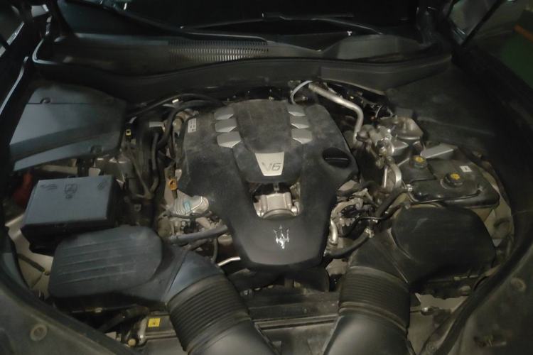 Used Maserati Levante 2018 3.0T Classic Edition Engine Bay