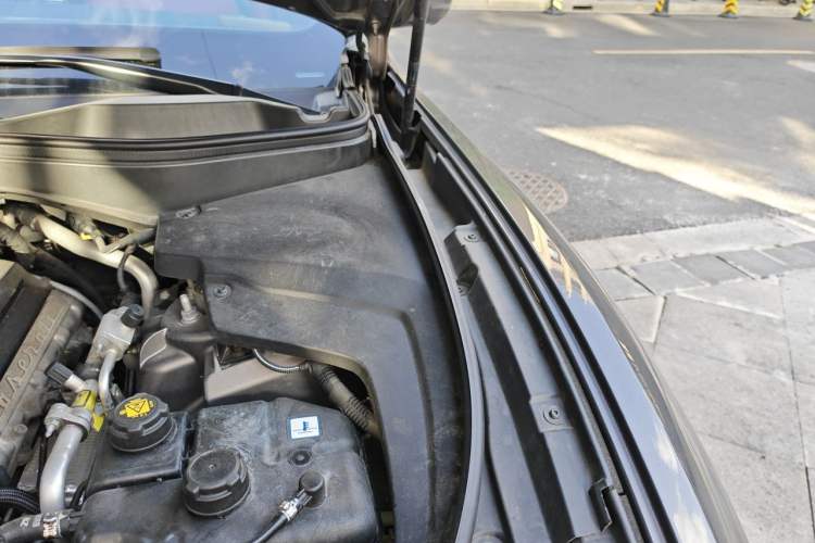 Used Maserati Levante 2018 3.0T Standard Edition Engine Bay Left