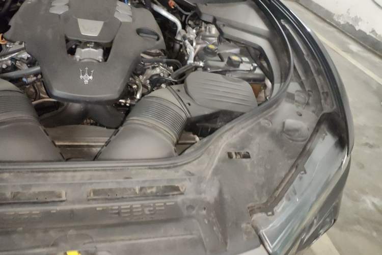 Used Maserati Levante 2018 3.0T Classic Edition Engine Bay Left