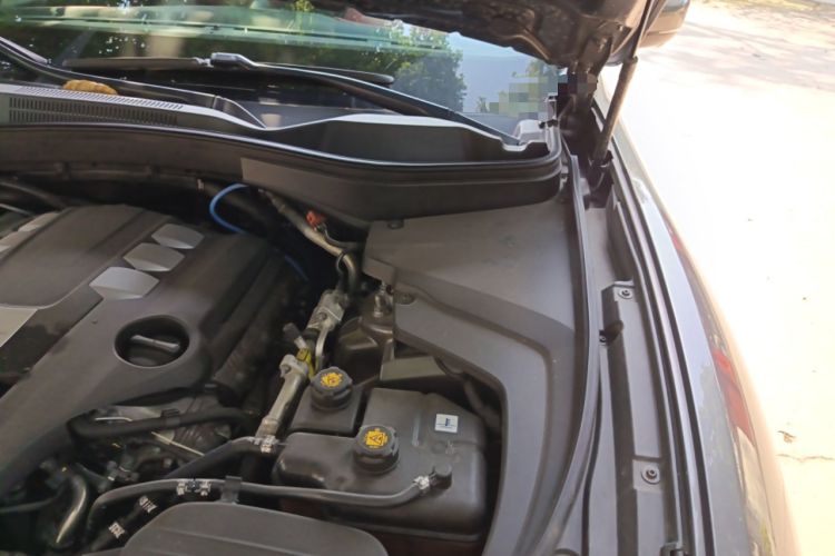 Used Maserati Levante 2018 3.0T Sport Edition Engine Bay Left