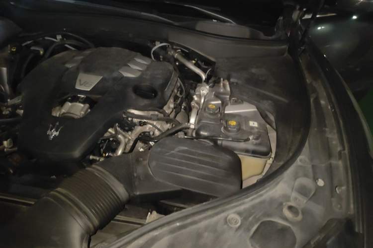 Used Maserati Levante 2018 3.0T Classic Edition Engine Bay Left