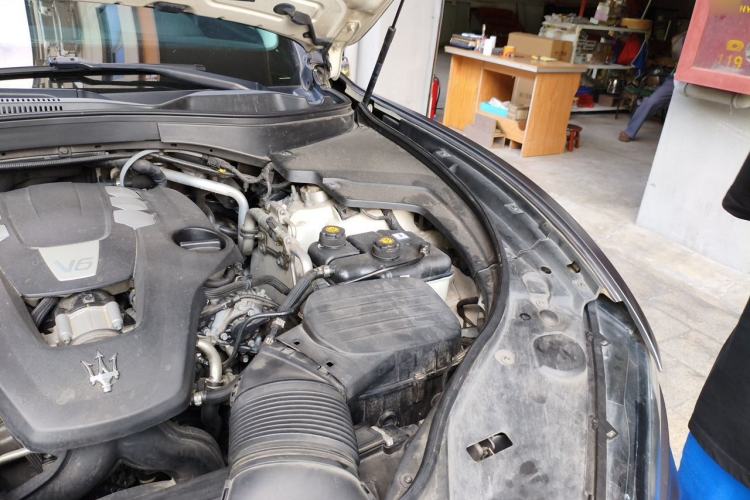 Used Maserati Levante 2018 3.0T Standard Edition Engine Bay Left