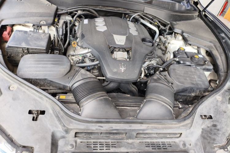 Used Maserati Levante 2018 3.0T Standard Edition Engine Bay