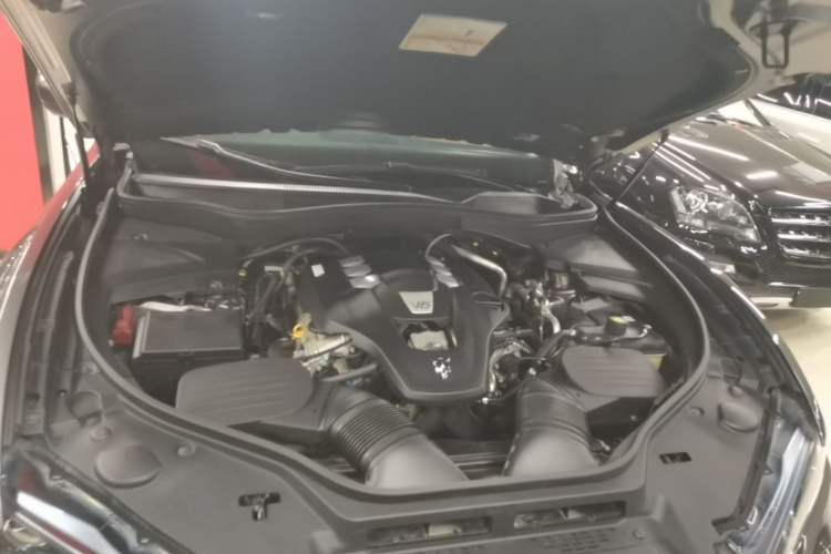 Used Maserati Levante 2018 3.0T Classic Edition Engine Bay