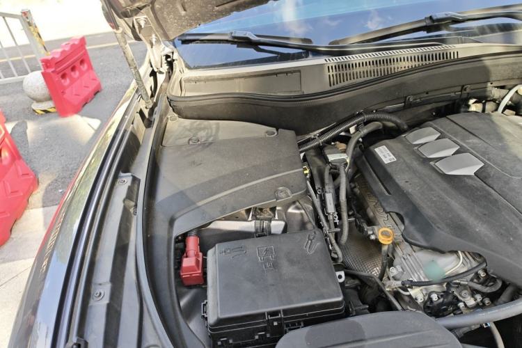 Used Maserati Levante 2018 3.0T Standard Edition Engine Bay Right