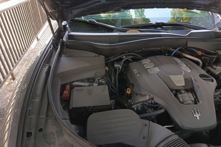 Used Maserati Levante 2018 3.0T Sport Edition Engine Bay Right