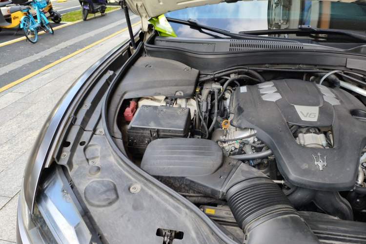 Used Maserati Levante 2018 3.0T Standard Edition Engine Bay Right