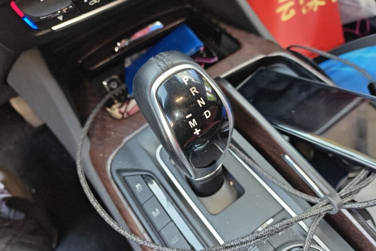 Used Maserati Levante 2018 3.0T Standard Edition Gear Lever