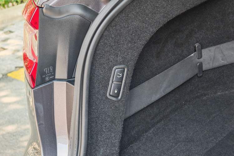 Used Maserati Levante 2018 3.0T Standard Edition Interior 6