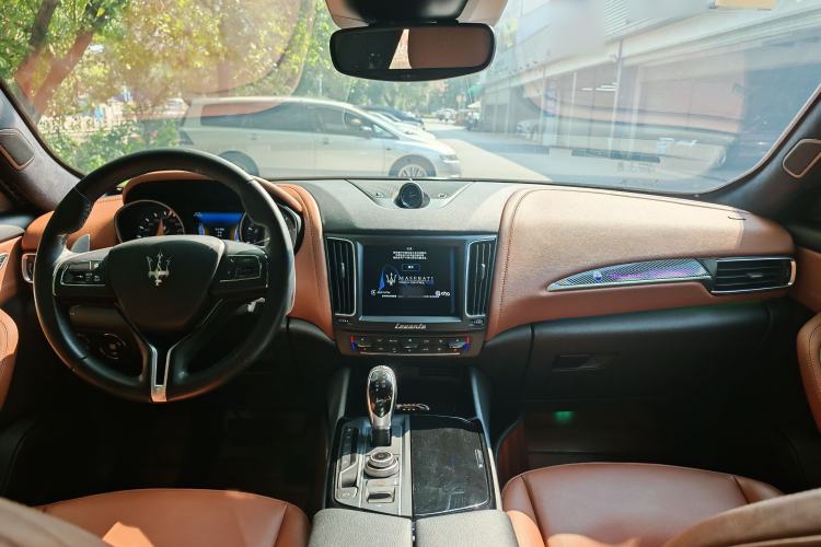 Used Maserati Levante 2018 3.0T Standard Edition Interior 9