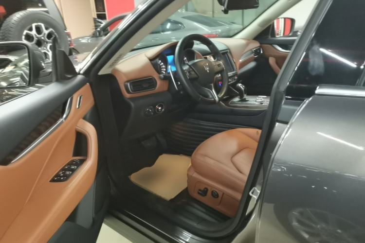 Used Maserati Levante 2018 3.0T Classic Edition Left Front Seat