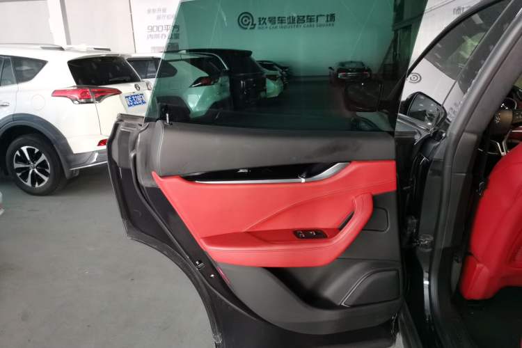 Used Maserati Levante 2018 3.0T Classic Edition Left Rear Door Interior