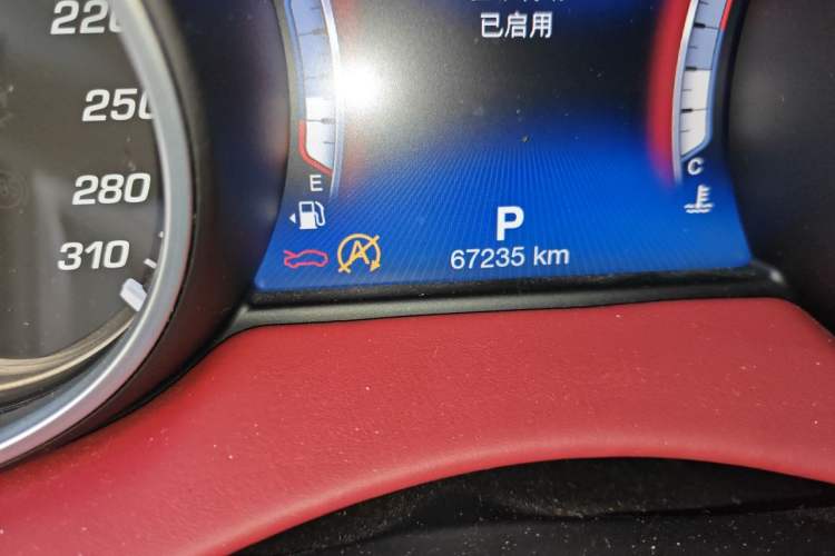 Used Maserati Levante 2018 3.0T Standard Edition Odometer Close Up