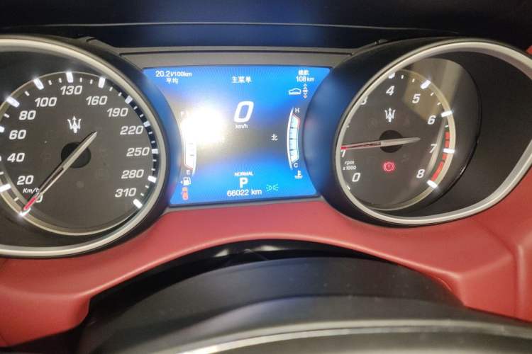 Used Maserati Levante 2018 3.0T Classic Edition Odometer Close Up