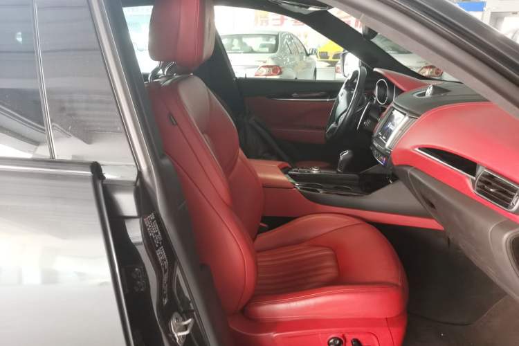 Used Maserati Levante 2018 3.0T Classic Edition Right Front Seat