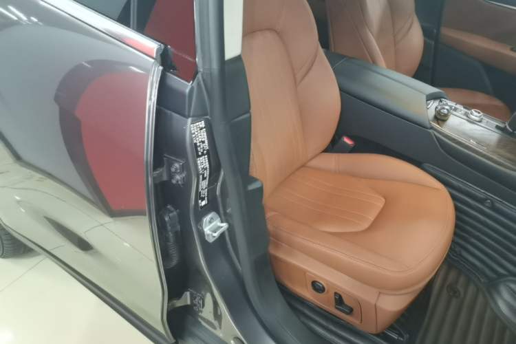 Used Maserati Levante 2018 3.0T Classic Edition Right Front Seat