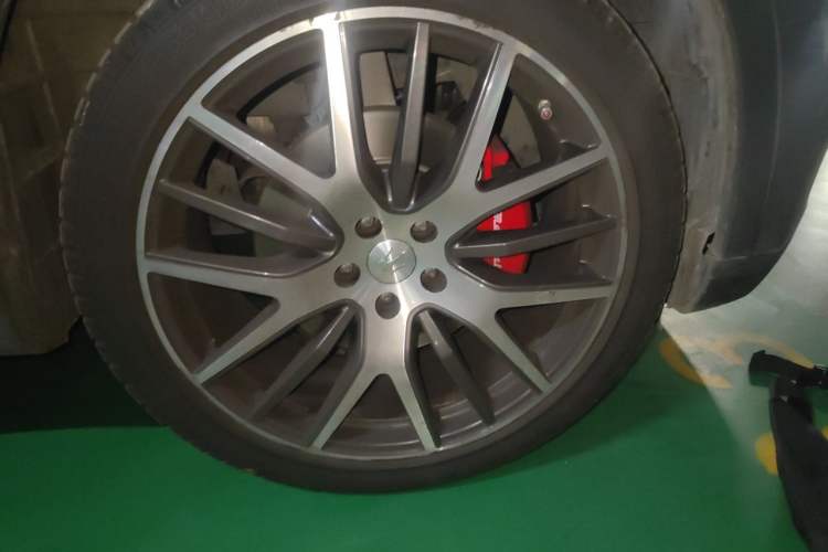 Used Maserati Levante 2018 3.0T Classic Edition Right Front Wheel Hub