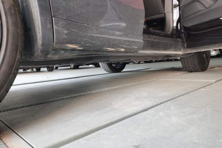 Used Maserati Levante 2018 3.0T Classic Edition Right Side Sill