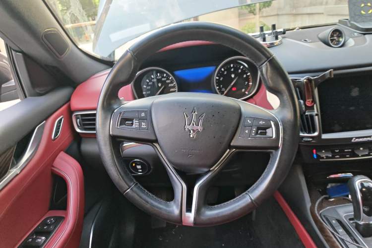 Used Maserati Levante 2018 3.0T Standard Edition Steering Wheel
