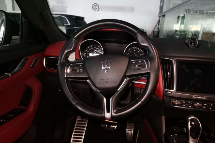 Used Maserati Levante 2018 3.0T Classic Edition Steering Wheel