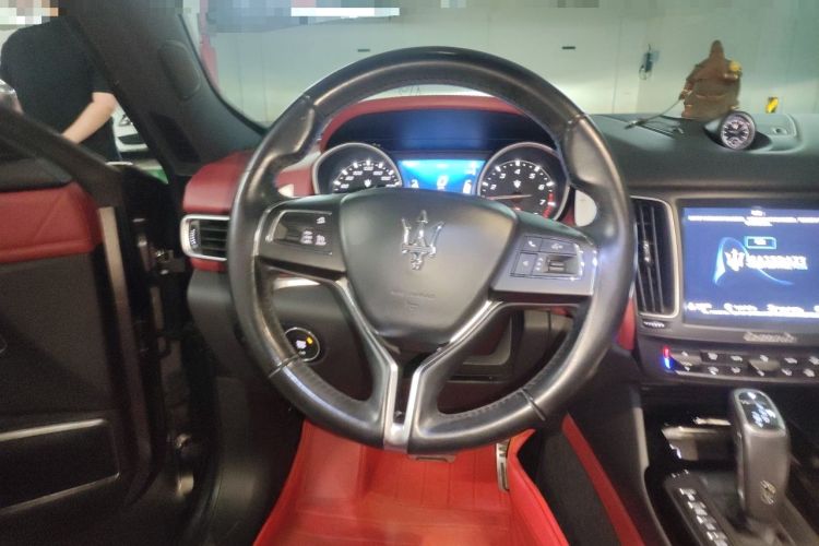 Used Maserati Levante 2018 3.0T Classic Edition Steering Wheel