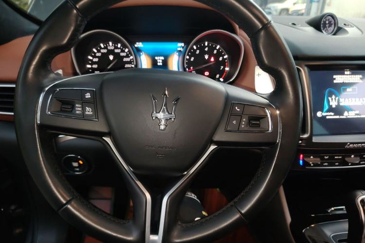 Used Maserati Levante 2018 3.0T Standard Edition Steering Wheel