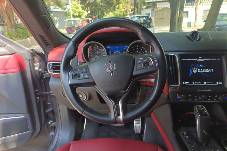 Used Maserati Levante 2018 3.0T Sport Edition Steering Wheel