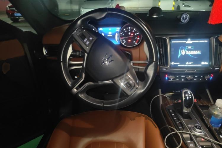 Used Maserati Levante 2018 3.0T Classic Edition Steering Wheel