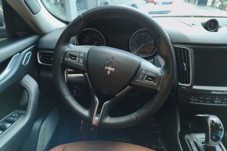 Used Maserati Levante 2018 3.0T Standard Edition Steering Wheel