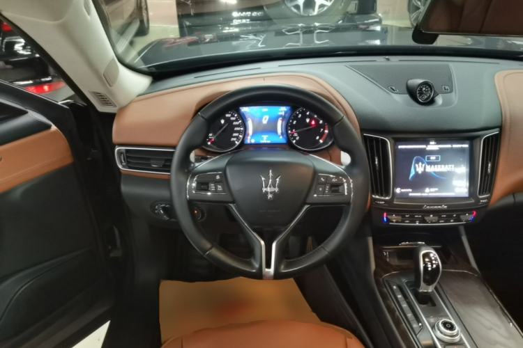 Used Maserati Levante 2018 3.0T Classic Edition Steering Wheel