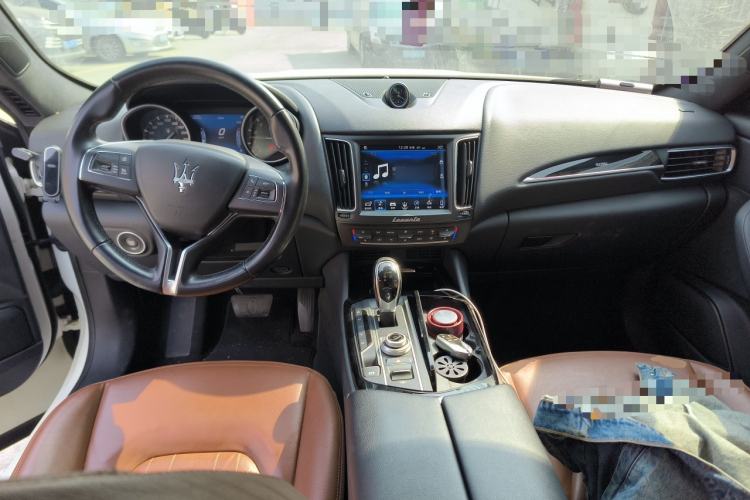 Used Maserati Levante 2018 3.0T Classic Edition Center Console