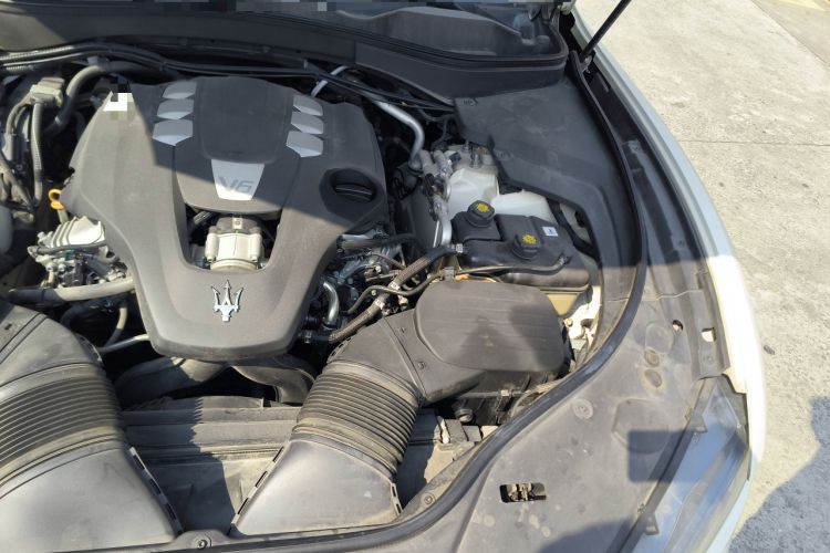 Used Maserati Levante 2018 3.0T Classic Edition Engine Bay Left