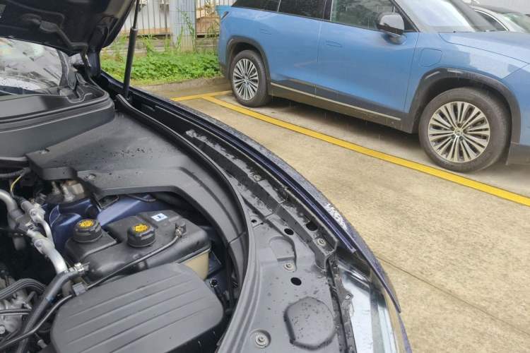 Used Maserati Levante 2018 3.0T Standard Edition Engine Bay Left