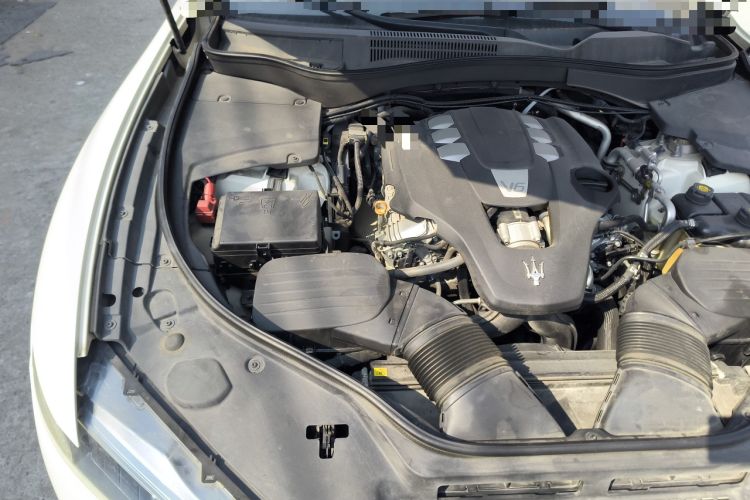 Used Maserati Levante 2018 3.0T Classic Edition Engine Bay Right