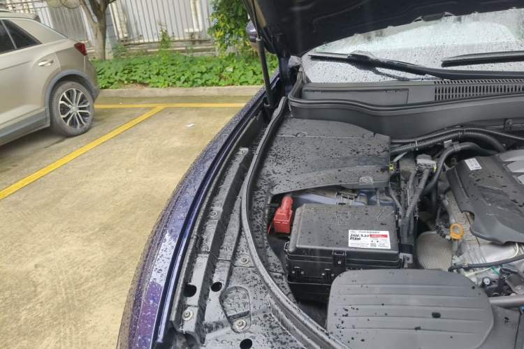 Used Maserati Levante 2018 3.0T Standard Edition Engine Bay Right