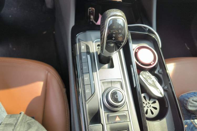 Used Maserati Levante 2018 3.0T Classic Edition Gear Lever