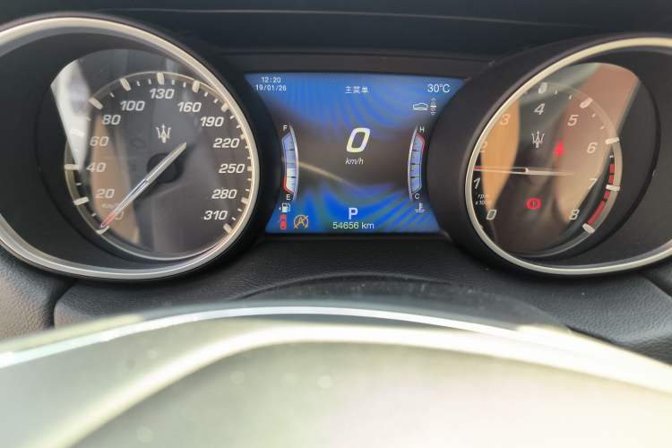 Used Maserati Levante 2018 3.0T Classic Edition Odometer Close Up
