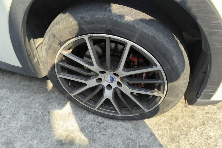 Used Maserati Levante 2018 3.0T Classic Edition Right Front Wheel Hub
