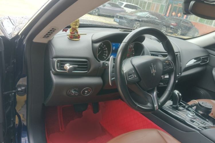 Used Maserati Levante 2018 3.0T Standard Edition Steering Wheel