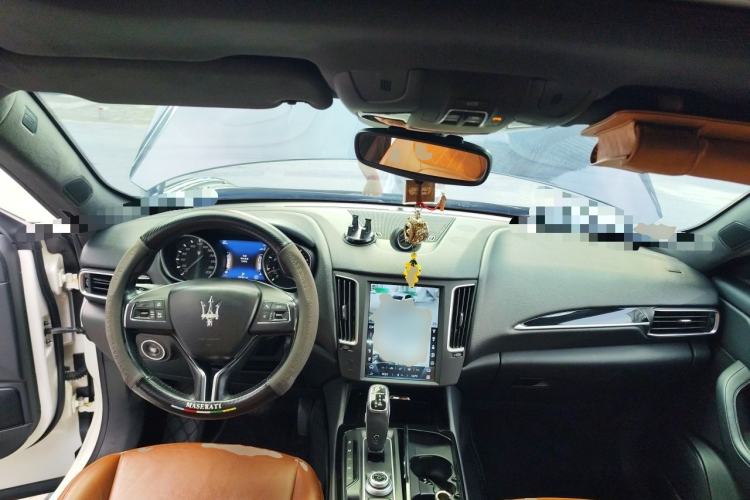 Used Maserati Levante 2018 3.0T Classic Edition Center Console